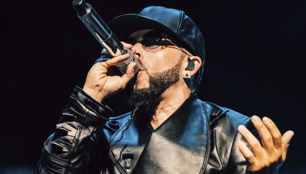 Yandel cumple 49 años y sus fans de Argentina le prepararon una sorpresa antes de su show