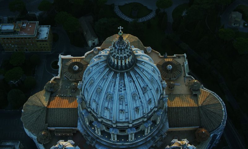 Crítica: San Pedro y las basílicas papales de Roma (St. Peter’s and the Papal Basilicas of Rome)