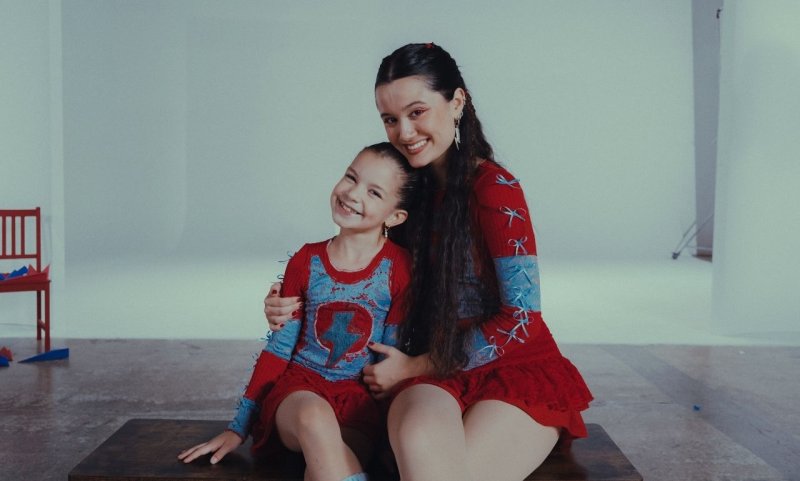 Joaquina dedica ‘pelinegra’ al amor incondicional que existe entre hermanas